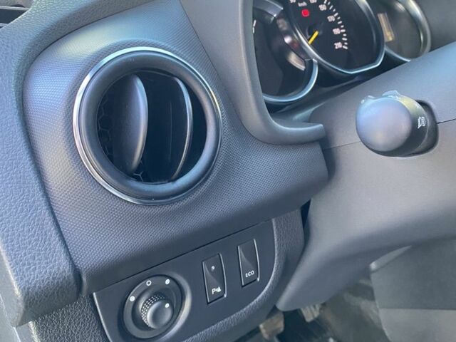 Коричневый Рено Сандеро, объемом двигателя 0 л и пробегом 61 тыс. км за 11700 $, фото 13 на Automoto.ua