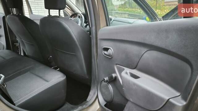 Коричневый Рено Сандеро, объемом двигателя 1 л и пробегом 95 тыс. км за 8500 $, фото 10 на Automoto.ua