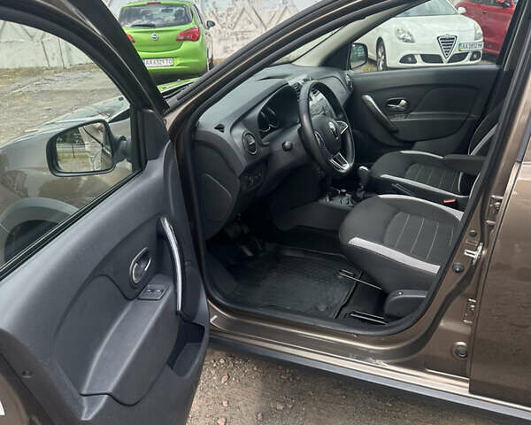 Коричневий Рено Сандеро, об'ємом двигуна 0.9 л та пробігом 38 тис. км за 9500 $, фото 9 на Automoto.ua