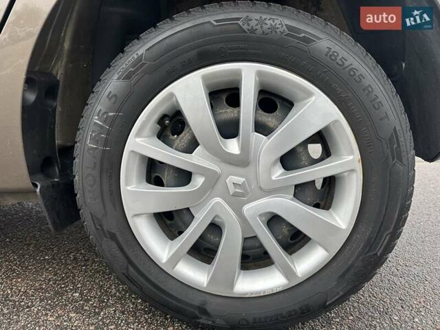 Коричневый Рено Сандеро, объемом двигателя 1 л и пробегом 97 тыс. км за 7950 $, фото 12 на Automoto.ua