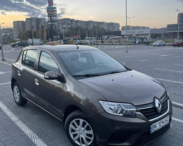 Коричневый Рено Сандеро, объемом двигателя 1 л и пробегом 105 тыс. км за 8400 $, фото 4 на Automoto.ua
