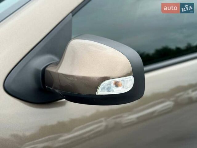 Коричневий Рено Сандеро, об'ємом двигуна 1 л та пробігом 105 тис. км за 8698 $, фото 5 на Automoto.ua