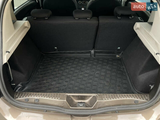 Коричневый Рено Сандеро, объемом двигателя 0.9 л и пробегом 72 тыс. км за 10500 $, фото 5 на Automoto.ua