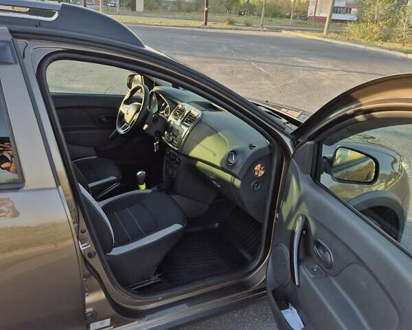 Коричневый Рено Сандеро, объемом двигателя 0.9 л и пробегом 61 тыс. км за 10900 $, фото 10 на Automoto.ua