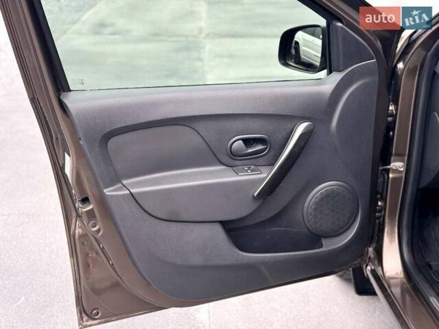 Коричневий Рено Сандеро, об'ємом двигуна 1 л та пробігом 105 тис. км за 8698 $, фото 18 на Automoto.ua