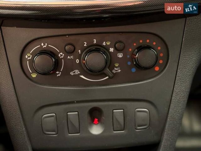 Коричневый Рено Сандеро, объемом двигателя 1 л и пробегом 105 тыс. км за 8998 $, фото 25 на Automoto.ua