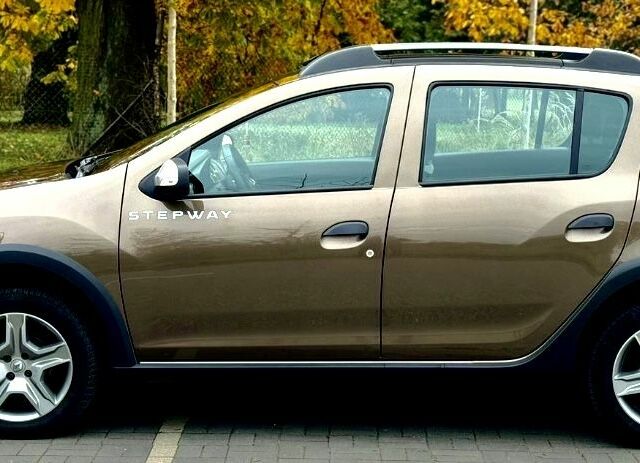 Коричневый Рено Сандеро, объемом двигателя 0 л и пробегом 78 тыс. км за 10999 $, фото 3 на Automoto.ua