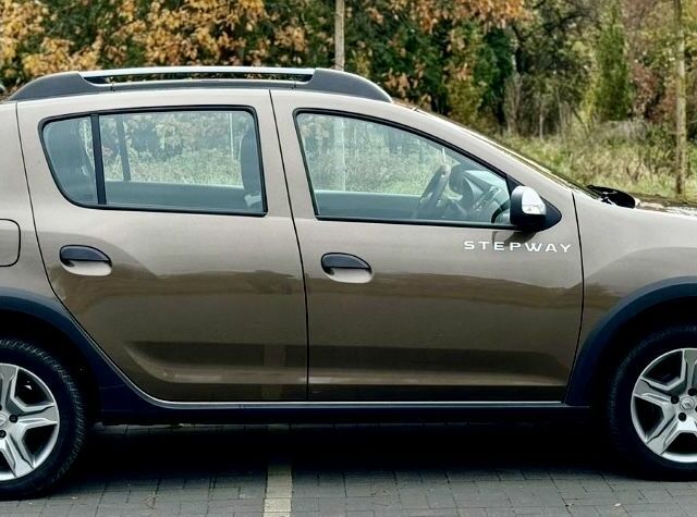 Коричневый Рено Сандеро, объемом двигателя 0 л и пробегом 78 тыс. км за 10999 $, фото 2 на Automoto.ua