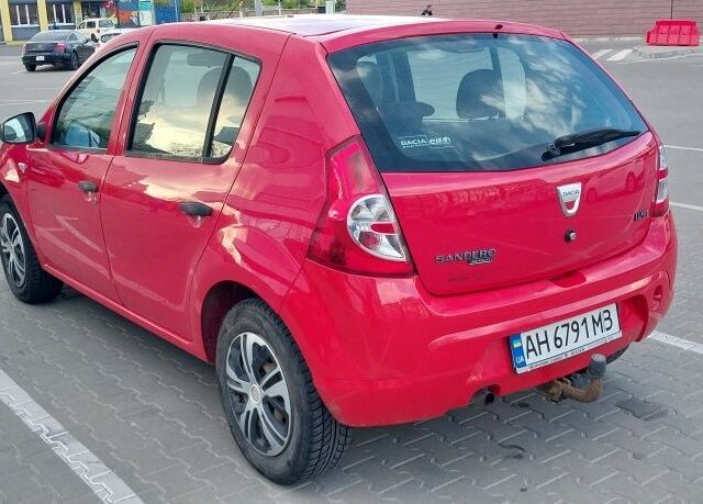Червоний Рено Сандеро, об'ємом двигуна 1.4 л та пробігом 131 тис. км за 4400 $, фото 3 на Automoto.ua