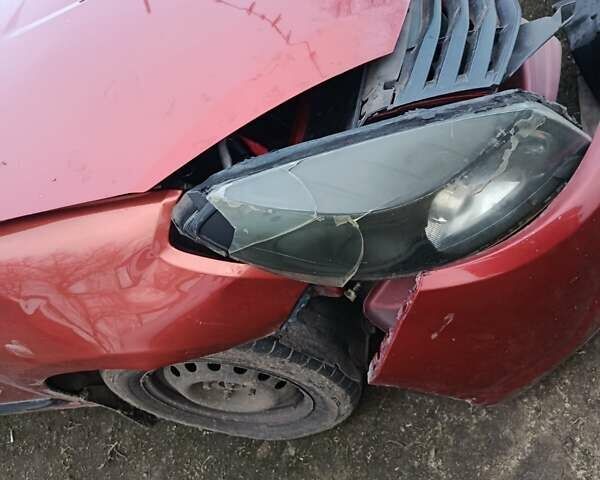 Червоний Рено Сандеро, об'ємом двигуна 1.39 л та пробігом 200 тис. км за 1800 $, фото 3 на Automoto.ua