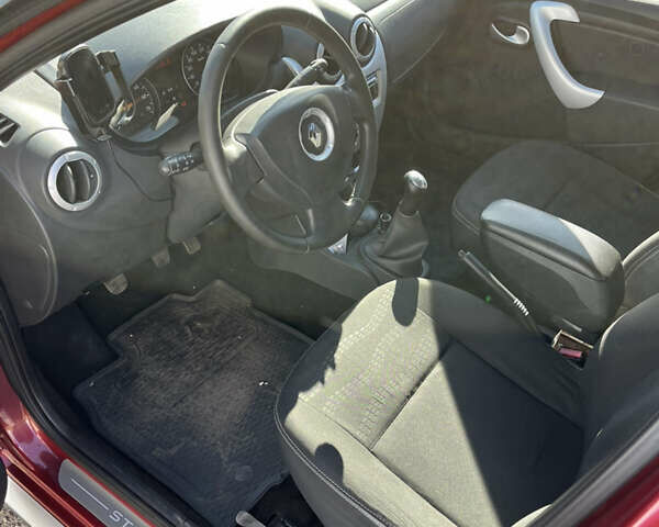 Красный Рено Сандеро, объемом двигателя 1.6 л и пробегом 113 тыс. км за 7800 $, фото 13 на Automoto.ua