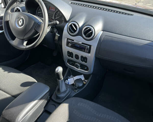 Красный Рено Сандеро, объемом двигателя 1.6 л и пробегом 113 тыс. км за 7800 $, фото 9 на Automoto.ua