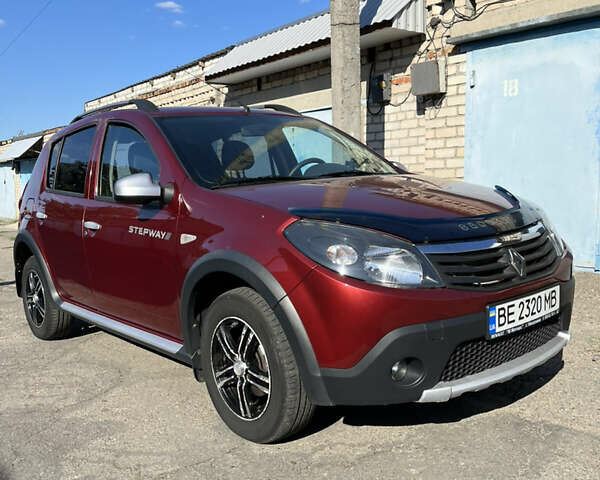 Красный Рено Сандеро, объемом двигателя 1.6 л и пробегом 113 тыс. км за 7800 $, фото 2 на Automoto.ua