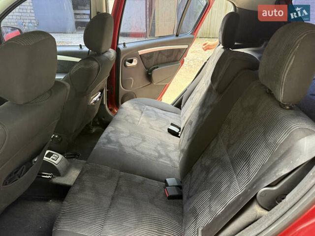 Красный Рено Сандеро, объемом двигателя 1.4 л и пробегом 150 тыс. км за 5200 $, фото 7 на Automoto.ua