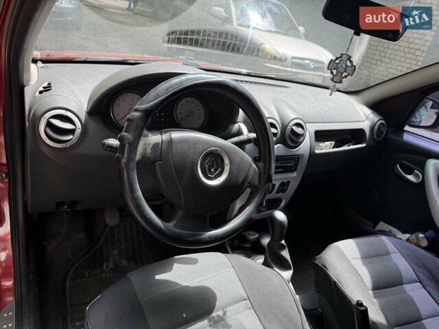Красный Рено Сандеро, объемом двигателя 1.4 л и пробегом 150 тыс. км за 5200 $, фото 6 на Automoto.ua