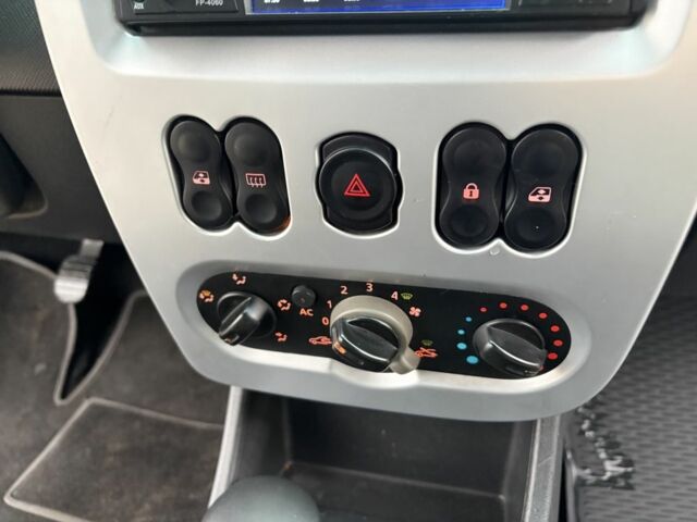 Червоний Рено Сандеро, об'ємом двигуна 1.6 л та пробігом 91 тис. км за 5700 $, фото 9 на Automoto.ua