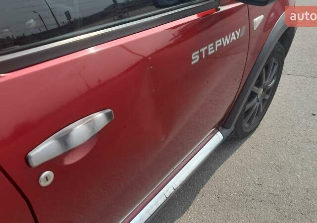 Красный Рено Сандеро, объемом двигателя 1.6 л и пробегом 185 тыс. км за 6200 $, фото 7 на Automoto.ua
