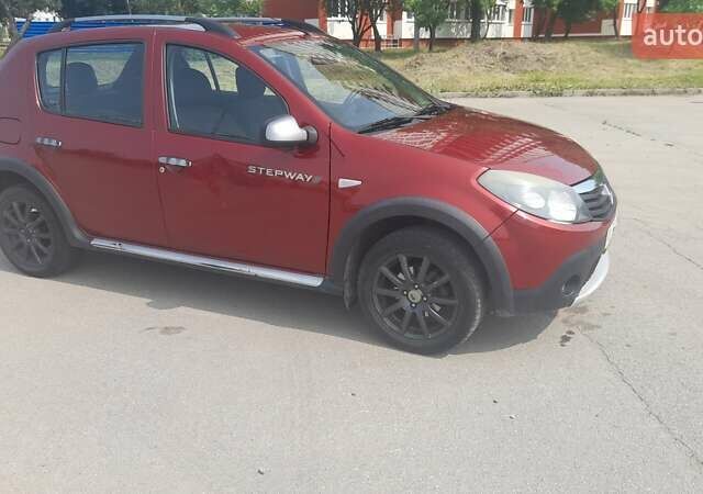 Красный Рено Сандеро, объемом двигателя 1.6 л и пробегом 185 тыс. км за 6200 $, фото 3 на Automoto.ua
