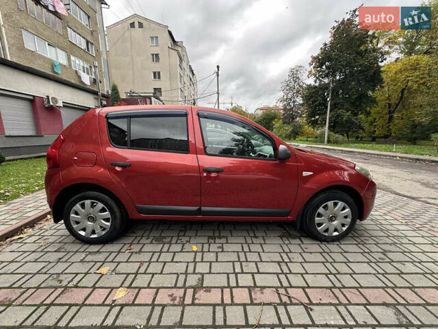Красный Рено Сандеро, объемом двигателя 1.4 л и пробегом 130 тыс. км за 6000 $, фото 7 на Automoto.ua