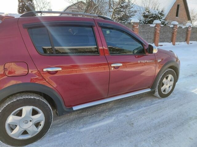 Красный Рено Сандеро, объемом двигателя 1.6 л и пробегом 101 тыс. км за 6700 $, фото 3 на Automoto.ua