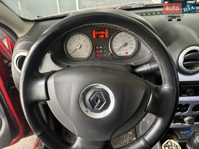 Червоний Рено Сандеро, об'ємом двигуна 1.39 л та пробігом 210 тис. км за 3100 $, фото 14 на Automoto.ua