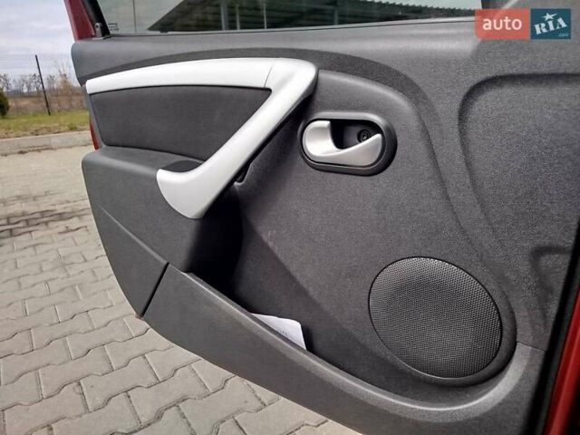 Червоний Рено Сандеро, об'ємом двигуна 1.6 л та пробігом 170 тис. км за 5999 $, фото 34 на Automoto.ua