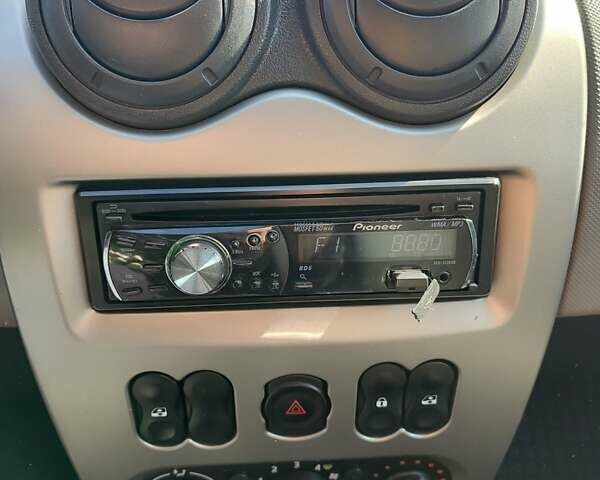 Червоний Рено Сандеро, об'ємом двигуна 1.39 л та пробігом 111 тис. км за 6200 $, фото 9 на Automoto.ua