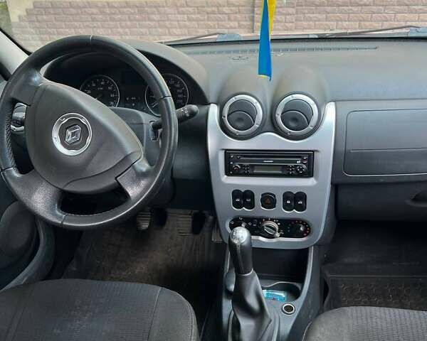 Красный Рено Сандеро, объемом двигателя 1.6 л и пробегом 96 тыс. км за 6500 $, фото 14 на Automoto.ua