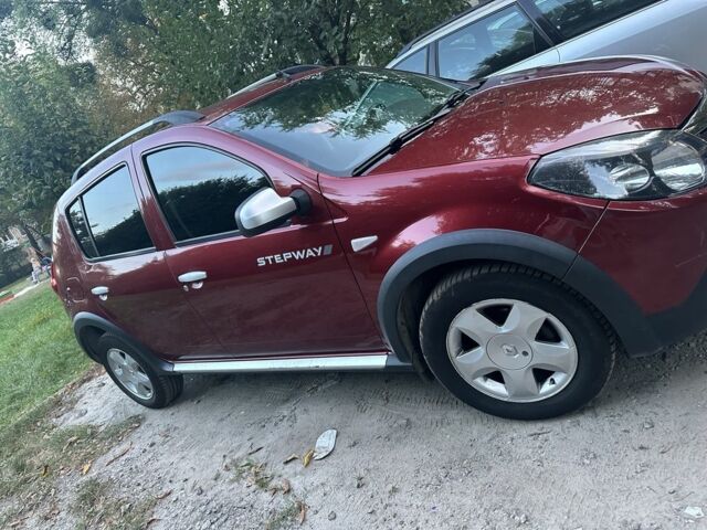 Красный Рено Сандеро, объемом двигателя 1.6 л и пробегом 98 тыс. км за 7100 $, фото 1 на Automoto.ua