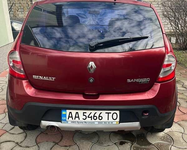 Красный Рено Сандеро, объемом двигателя 1.6 л и пробегом 163 тыс. км за 6300 $, фото 2 на Automoto.ua
