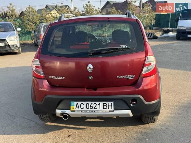 Красный Рено Сандеро, объемом двигателя 1.6 л и пробегом 72 тыс. км за 7500 $, фото 4 на Automoto.ua