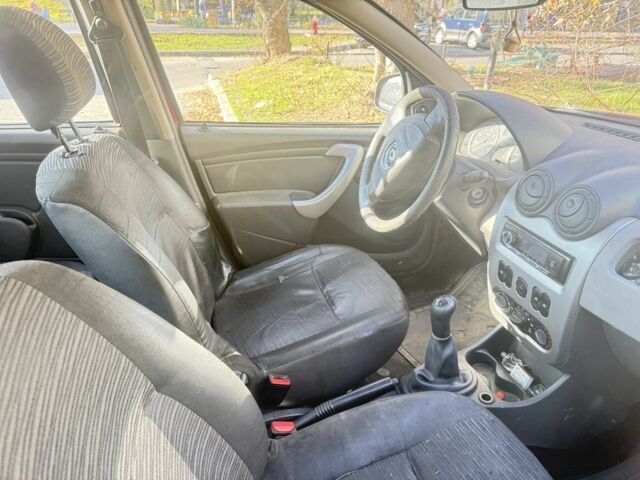 Красный Рено Сандеро, объемом двигателя 1.4 л и пробегом 150 тыс. км за 1500 $, фото 6 на Automoto.ua