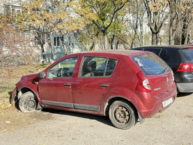 Красный Рено Сандеро, объемом двигателя 1.4 л и пробегом 150 тыс. км за 1500 $, фото 3 на Automoto.ua
