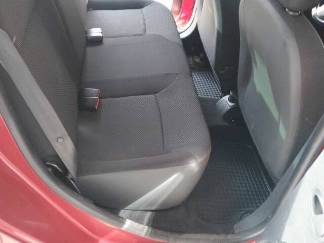 Красный Рено Сандеро, объемом двигателя 1.46 л и пробегом 216 тыс. км за 7300 $, фото 5 на Automoto.ua