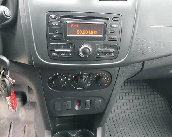 Червоний Рено Сандеро, об'ємом двигуна 1.46 л та пробігом 216 тис. км за 7777 $, фото 35 на Automoto.ua