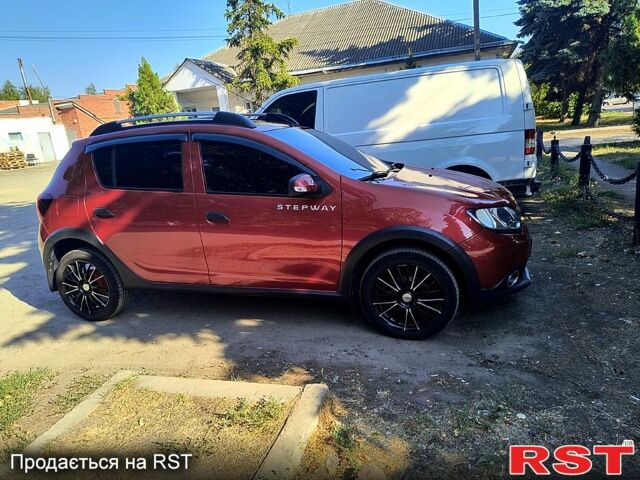 Красный Рено Сандеро, объемом двигателя 1.5 л и пробегом 143 тыс. км за 8100 $, фото 6 на Automoto.ua