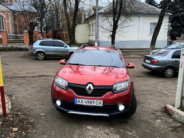 Красный Рено Сандеро, объемом двигателя 1.5 л и пробегом 143 тыс. км за 8100 $, фото 1 на Automoto.ua