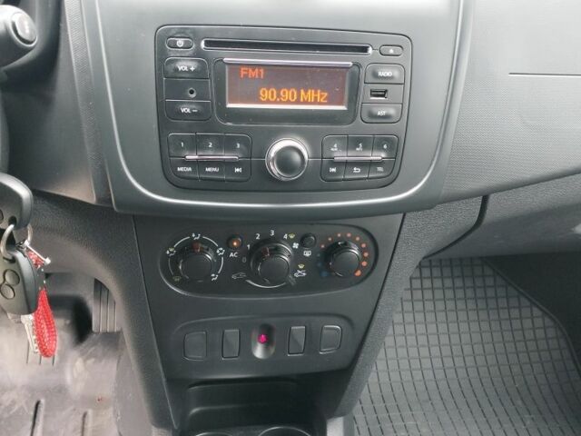 Красный Рено Сандеро, объемом двигателя 1.46 л и пробегом 216 тыс. км за 7300 $, фото 6 на Automoto.ua