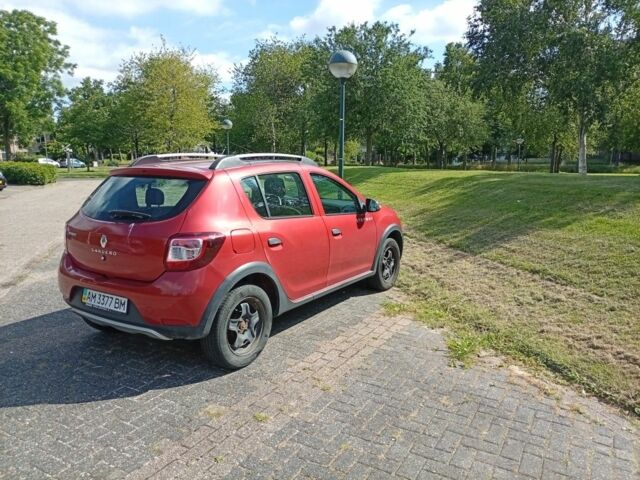 Красный Рено Сандеро, объемом двигателя 1.5 л и пробегом 160 тыс. км за 5800 $, фото 3 на Automoto.ua