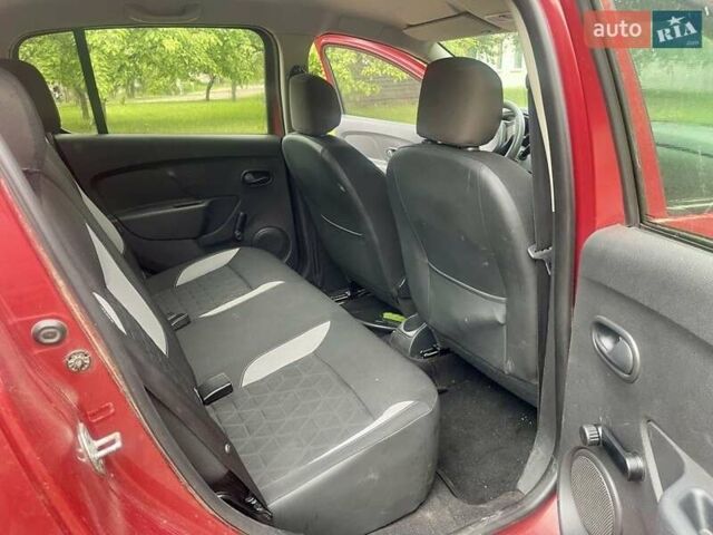 Красный Рено Сандеро, объемом двигателя 1.5 л и пробегом 122 тыс. км за 7800 $, фото 5 на Automoto.ua