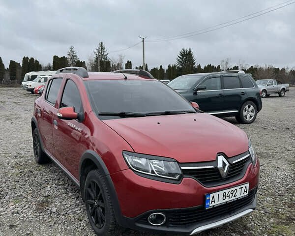 Красный Рено Сандеро, объемом двигателя 1.46 л и пробегом 141 тыс. км за 8800 $, фото 2 на Automoto.ua