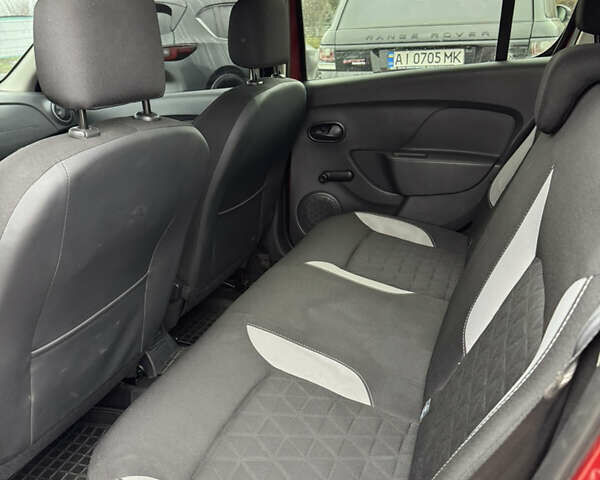 Красный Рено Сандеро, объемом двигателя 1.46 л и пробегом 141 тыс. км за 8800 $, фото 9 на Automoto.ua