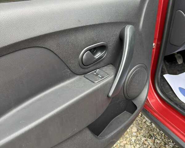 Красный Рено Сандеро, объемом двигателя 1.46 л и пробегом 141 тыс. км за 8800 $, фото 8 на Automoto.ua