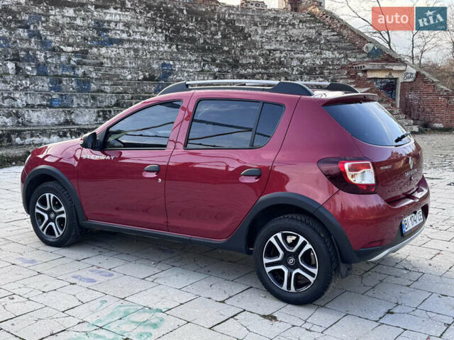 Красный Рено Сандеро, объемом двигателя 1.6 л и пробегом 88 тыс. км за 8799 $, фото 4 на Automoto.ua