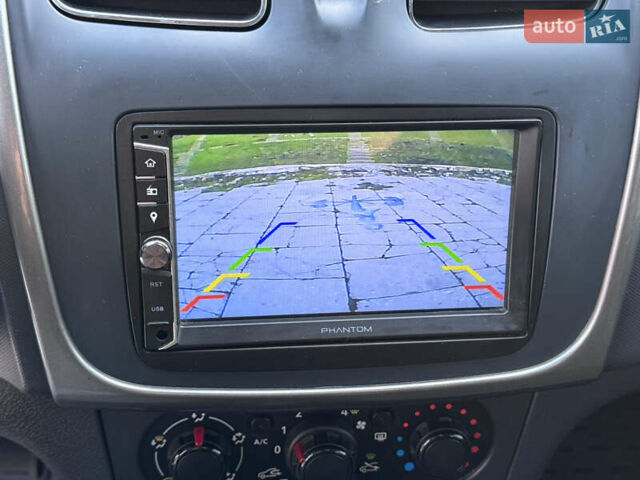 Красный Рено Сандеро, объемом двигателя 1.6 л и пробегом 88 тыс. км за 8799 $, фото 21 на Automoto.ua