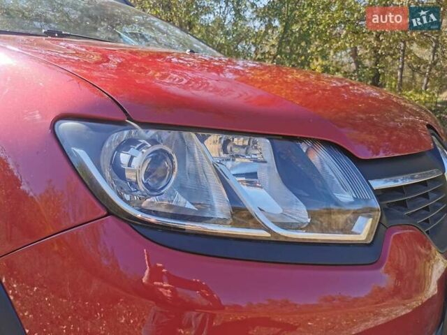 Рено Сандеро 2015 в Полтаве на Automoto.ua Красный Рено Сандеро, объемом двигателя 1.6 л и пробегом 88 тыс. км за 8500 $, фото 10 на Automoto.ua
