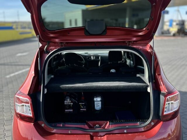 Красный Рено Сандеро, объемом двигателя 1.6 л и пробегом 84 тыс. км за 10900 $, фото 7 на Automoto.ua