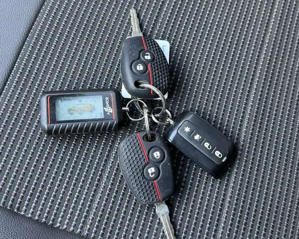 Красный Рено Сандеро, объемом двигателя 1.6 л и пробегом 88 тыс. км за 8799 $, фото 31 на Automoto.ua