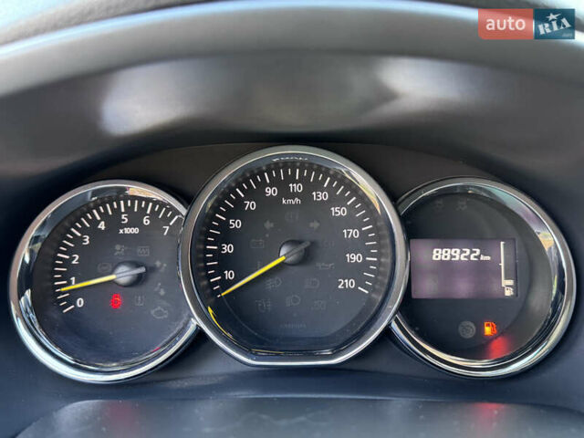 Красный Рено Сандеро, объемом двигателя 1.6 л и пробегом 88 тыс. км за 8799 $, фото 18 на Automoto.ua