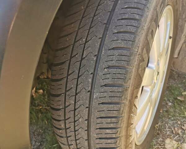 Рено Сандеро 2015 в Полтаве на Automoto.ua Красный Рено Сандеро, объемом двигателя 1.6 л и пробегом 88 тыс. км за 8500 $, фото 11 на Automoto.ua